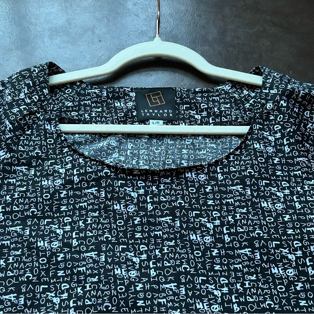 Lennard Taylor- 100% cotton black + white abstract letter oversized top- size L - Picture 4 of 15